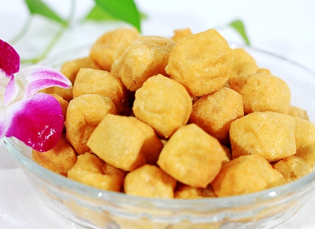 豆腐泡怎么批發(fā)制作，用豆制品油炸機(jī)輕松解決