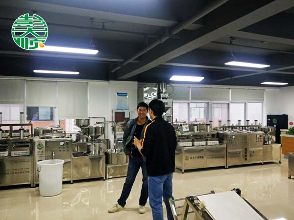 湖北武漢客戶(hù)來(lái)彭大順公司總部考察